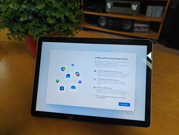 Microsoft Surface Go 3 Platinum, 4/64 beschikbaar voor biedingen