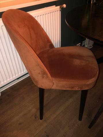 Gratis 3 suede look eetkamerstoelen