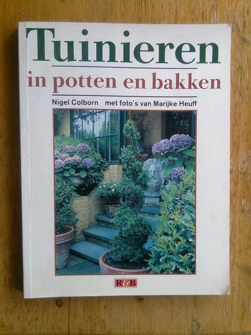 Tuinieren in potten en bakken, Boeken, Wonen en Tuinieren, Zo goed als nieuw, Tuinieren en Tuinplanten, Ophalen of Verzenden