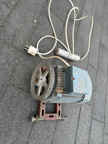 Electromotor 0.5 pk 900 toeren 220 en 380 volt beschikbaar voor biedingen