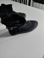 Boots UGGs black suede with fur size 39, Lage of Enkellaarzen, Ophalen of Verzenden, Zo goed als nieuw, UGG