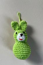 Gehaakte hanger 10cm haas paashaas groen gelukspoppetje, Ophalen of Verzenden, Zo goed als nieuw