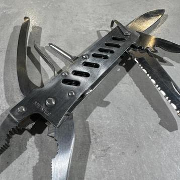 US Military and civilian multi tool pocket knife - Nette sta beschikbaar voor biedingen