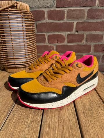 NIKE WMNS AIR MAX 1 - Gold Suede maat 41 beschikbaar voor biedingen