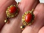 Antieke gouden bloedkoraal oorbellen - Streeksieraad, Sieraden, Tassen en Uiterlijk, Hangers, Verzenden, Zo goed als nieuw, Met edelsteen