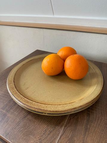 2x Vintage Lilien Porzellan Austria Borden – Groen/Geel 30cm beschikbaar voor biedingen