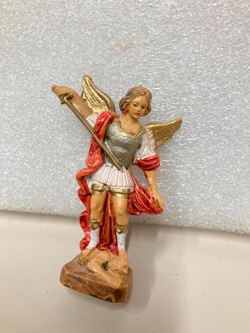 Sint-Michiel beeldje uit Italië beschikbaar voor biedingen