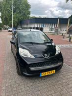 Peugeot 107 1.0 12V 5DR 2011 Zwart, Auto's, Voorwielaandrijving, Stof, Zwart, Centrale vergrendeling