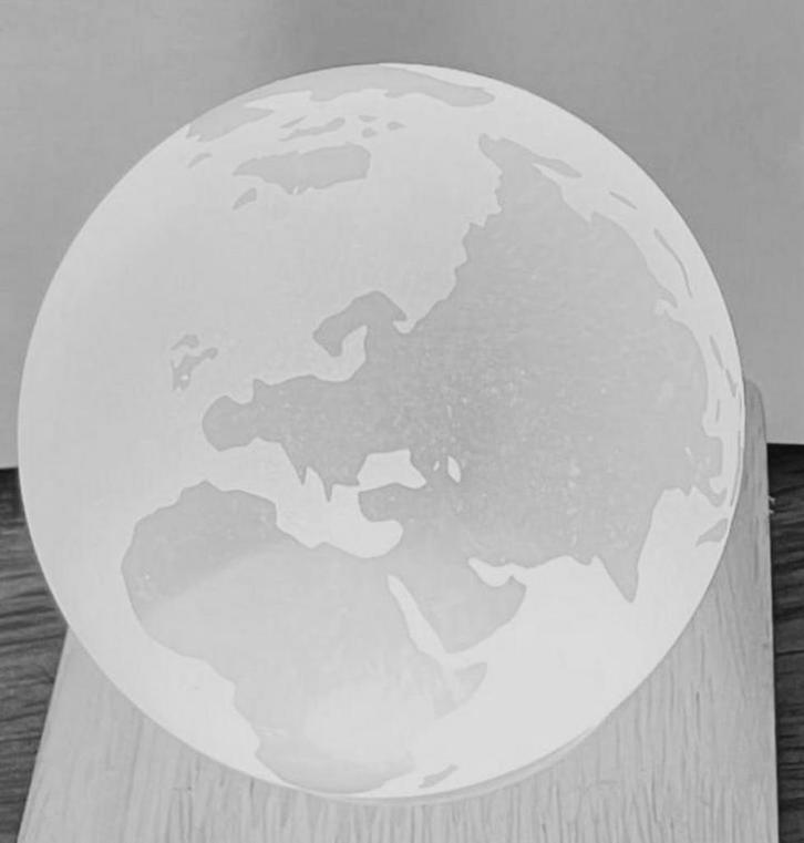 Glazen Globe Presse-papier, Huis en Inrichting, Woonaccessoires | Wereldbollen, Zo goed als nieuw, Verlicht, Ophalen of Verzenden