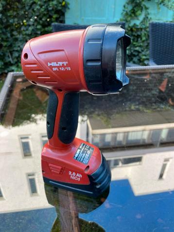 Hilti zaklamp met vatterij zonder lader beschikbaar voor biedingen