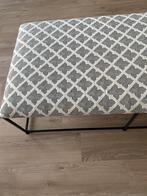 Mooie hocker met geometrisch patroon, Huis en Inrichting, Banken | Voetenbanken en Poefen, Ophalen, 50 tot 75 cm, Zo goed als nieuw