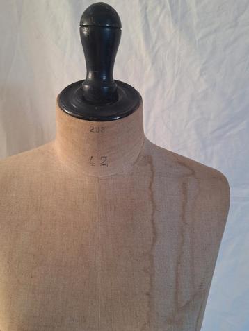 Antieke paspop  beschikbaar voor biedingen