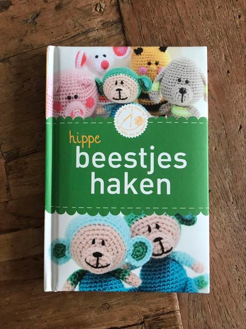 Tessa van Riet - hippe beestjes haken, Boeken, Hobby en Vrije tijd, Zo goed als nieuw, Breien en Haken, Ophalen of Verzenden