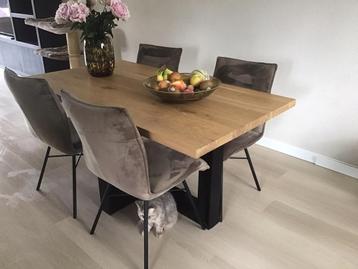 Blank Eiken eetkamertafel beschikbaar voor biedingen