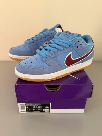 Nike dunk low Phillies 36 nieuwe in doos beschikbaar voor biedingen