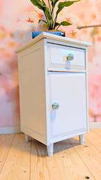 Brocante kastje nachtkast wit landelijk, Ophalen