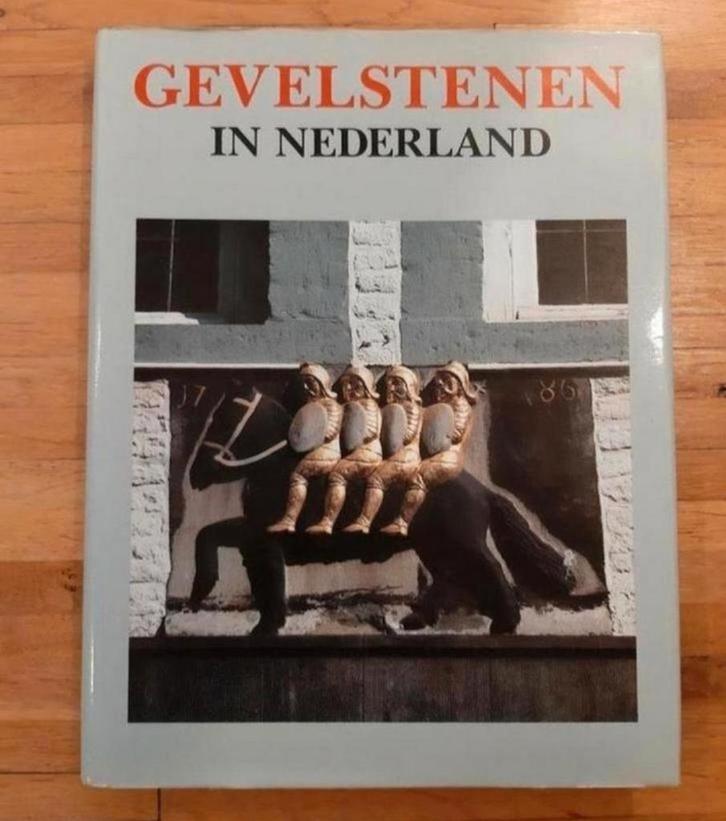 Gevelstenen in Nederland fotoboek en veel informatie, Boeken, Geschiedenis | Vaderland, Zo goed als nieuw, Ophalen of Verzenden