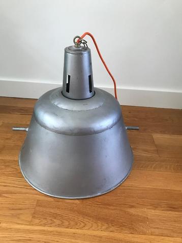 Industriële vintage hanglamp beschikbaar voor biedingen