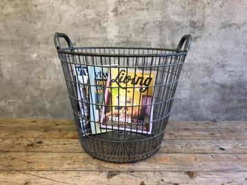 krantenbak | tijdschriftenmand | woonbladen | aardappelmand beschikbaar voor biedingen
