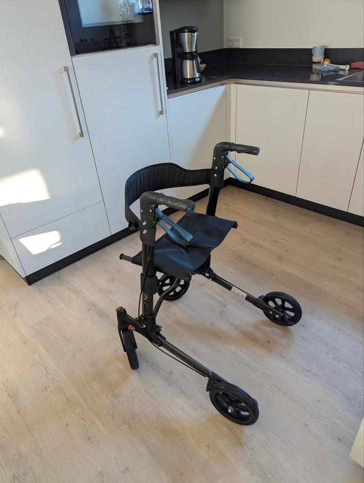 Zwarte MultiMotion City rollator, Diversen, Rollators, Zo goed als nieuw, Lichtgewicht, Ophalen