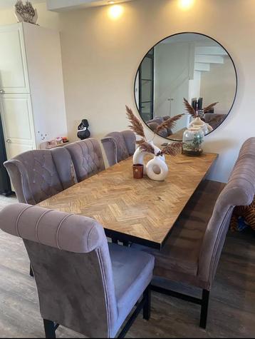 4 Eettafel stoelen en eettafel bank beschikbaar voor biedingen