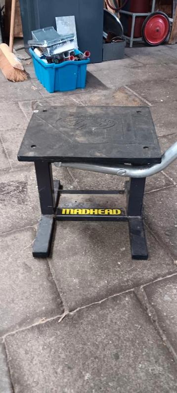 Madhead crossmotor standaard beschikbaar voor biedingen