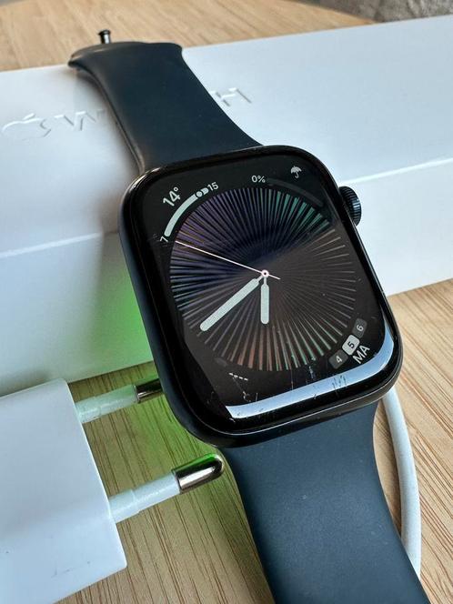 Apple Watch Series 7 45 mm aluminium kast met sportband, Sieraden, Tassen en Uiterlijk, Smartwatches, Gebruikt, iOS, Zwart, Afstand