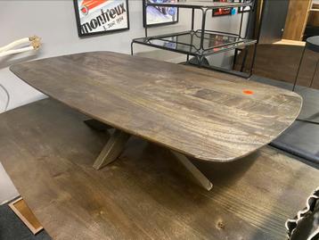 Salontafel deens ovaal 130x70 noten hout matrix poot beschikbaar voor biedingen