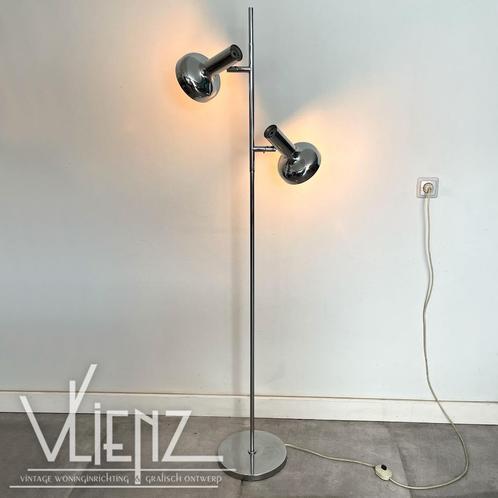 Vintage, midcentury staande lamp twee spots verchroomd, Huis en Inrichting, Lampen | Vloerlampen, Gebruikt, 150 tot 200 cm, Metaal