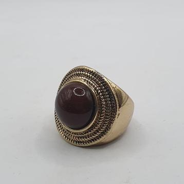 Koperen ring met bruine steen beschikbaar voor biedingen