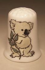 Koala beer met bamboe tekening vingerhoedje, Verzamelen, Ophalen of Verzenden, Nieuw, Porselein, Nederland