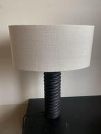 Karwei Tafellamp met Ribbelvoet, Huis en Inrichting, Lampen | Tafellampen, Ophalen, Gebruikt, Stof, 50 tot 75 cm