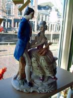 Saksisch beeld vrouw met banjo en man blauwe jas, Ophalen of Verzenden, Gebruikt, Mens