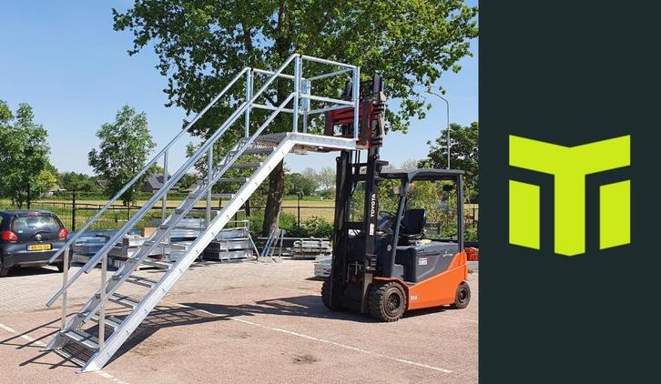 Stalen trap NIEUW binnen 2 werkdagen geleverd!, Doe-het-zelf en Verbouw, Ladders en Trappen, Nieuw, Trap, 2 tot 4 meter, Verzenden