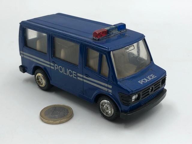 Mercedes Benz Type 207 Police., Hobby en Vrije tijd, Modelauto's | 1:43