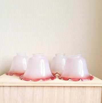 Prachtige set v 4 vintage roze opaline glazen lampenkapjes! beschikbaar voor biedingen