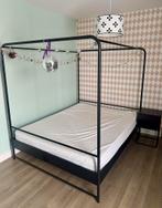 VT wonen bedframe 180x200 + nachtkastje, Ophalen, Tweepersoons, Zo goed als nieuw, 180 cm