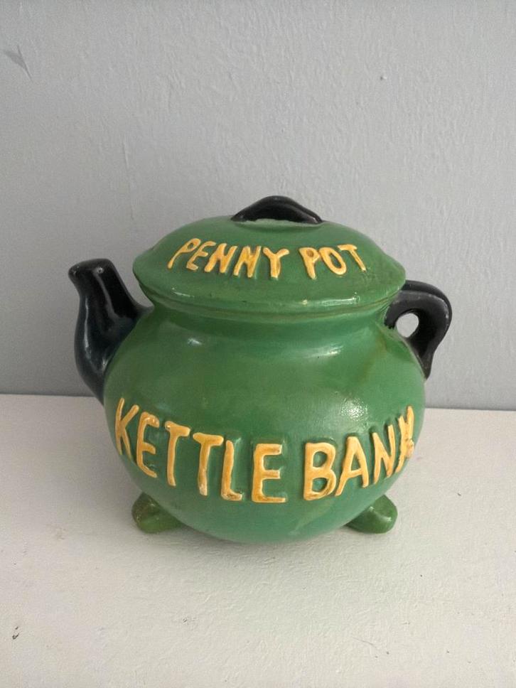 Penny pot kettle bank spaarpotjaren 50’ tot 70’, Verzamelen, Spaarpotten, Zo goed als nieuw, Overige thema's, Metaal of Blik, Ophalen of Verzenden