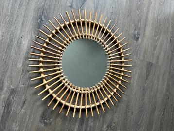 Rotan ronde spiegel beschikbaar voor biedingen