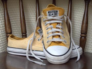Converse 43 geel-wit gestreept beschikbaar voor biedingen