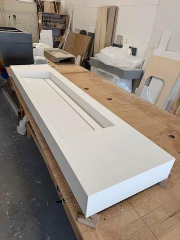Corian wastafel 2.00 mtr beschikbaar voor biedingen