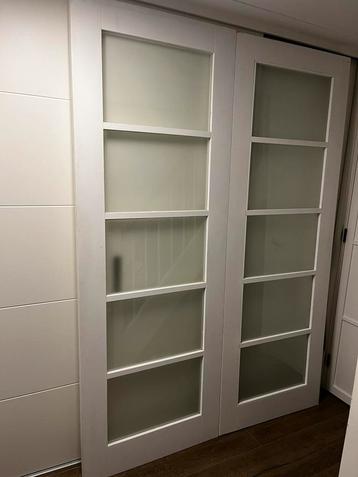 1 Skantrae deur 83x230,2 met mat glas.2e is verkocht. beschikbaar voor biedingen