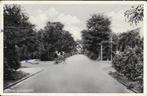 Zeist, Socrateslaan met jongens op hun fiets. 1941, Ophalen of Verzenden, 1940 tot 1960, Gelopen, Utrecht