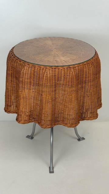 Rotan tafelkleed bijzettafel Wicker Ghost Drapery Table beschikbaar voor biedingen