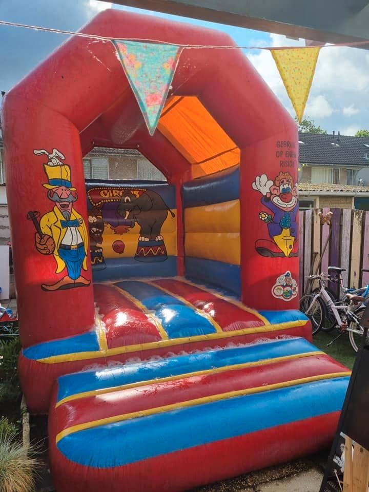 Verhuur springkussen circus/clown klein, Hobby en Vrije tijd, Feestartikelen | Verhuur, Zo goed als nieuw, Overige, Ophalen