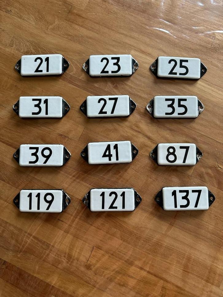 Emaille huisnummer 21 23 25 27 31 35 39 41 87 119 121 137, Antiek en Kunst, Antiek | Emaille, Ophalen of Verzenden