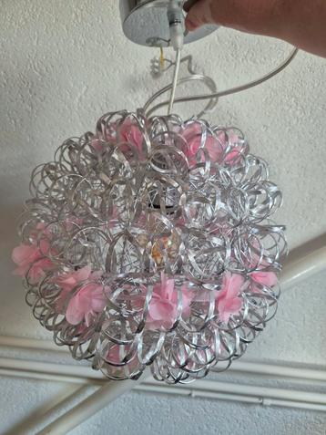 Hanglamp met bloemen beschikbaar voor biedingen