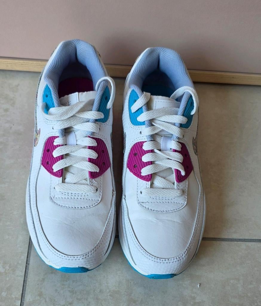 Nike Air Max 90 sneakers - Wit met roze en blauw, Kleding | Dames, Schoenen, Wit, Nike, Ophalen of Verzenden, Sneakers of Gympen