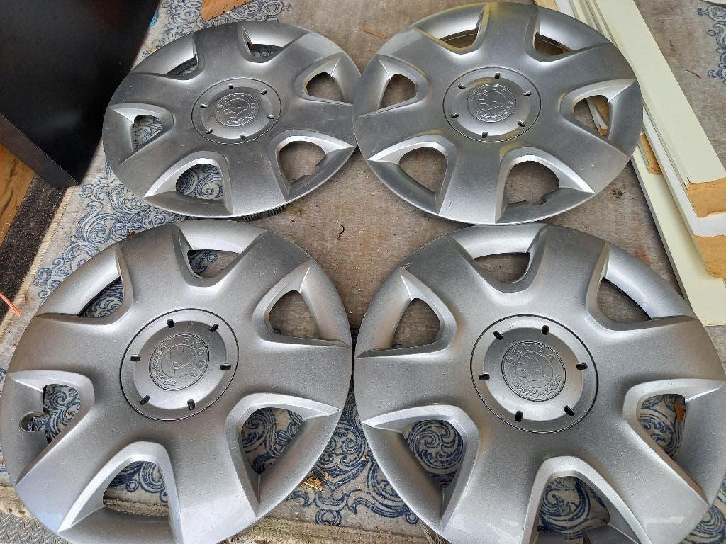 wieldoppen skoda 15 inch, Auto diversen, Ophalen of Verzenden, Gebruikt