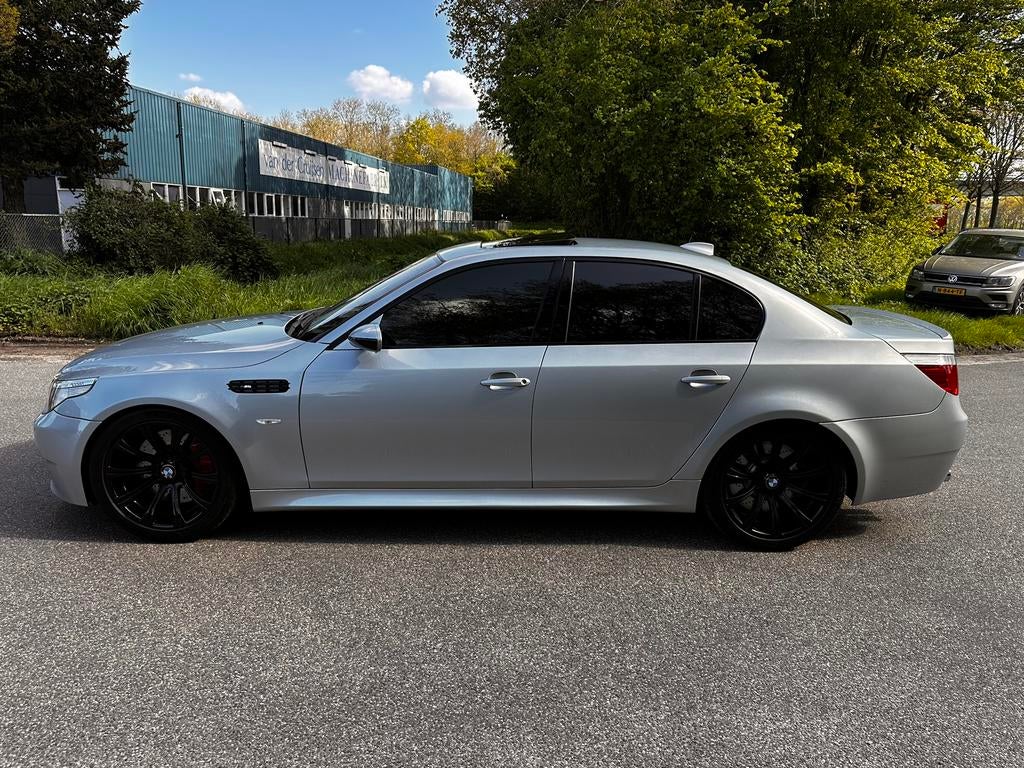 BMW M5 NL Auto | Dealer onderhouden | Lagers/SMG | Topstaat, Auto's, BMW, Automaat, 1730 kg, Achterwielaandrijving, Beige